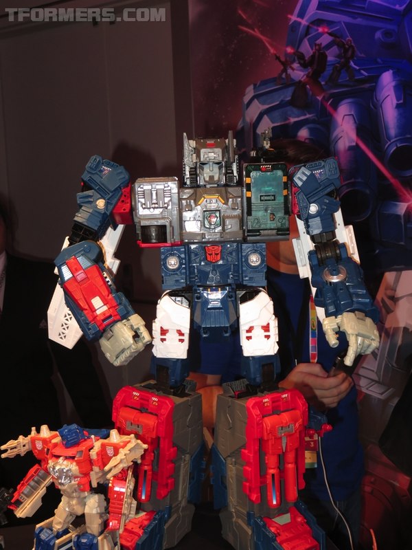Toy Fair 2016 Transformers Hasbro Showrrom  (6 of 55)